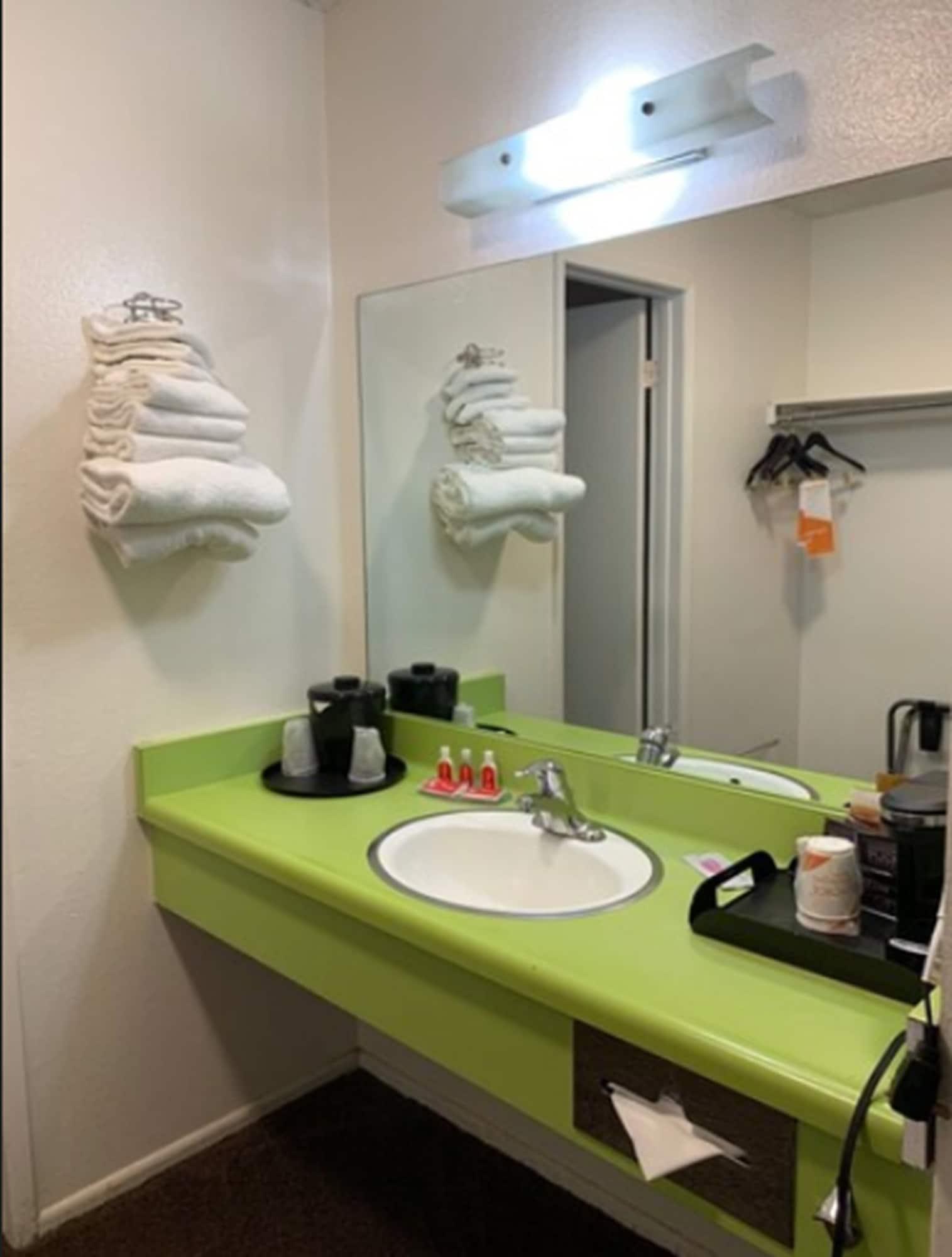 Econo Lodge Lake Elsinore Casino Zewnętrze zdjęcie